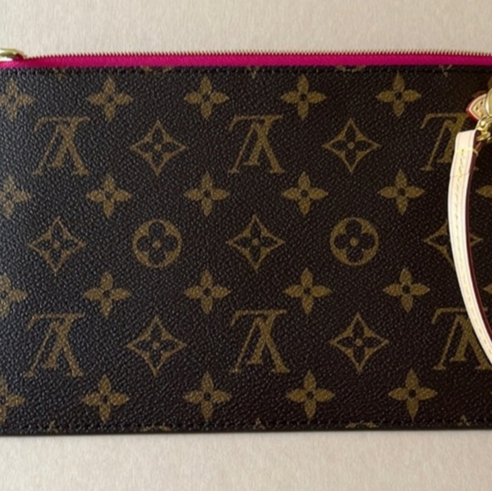 SOLD!! Louis Vuitton Neverfull GM Monogram Wristlet Pouch in Pivione
